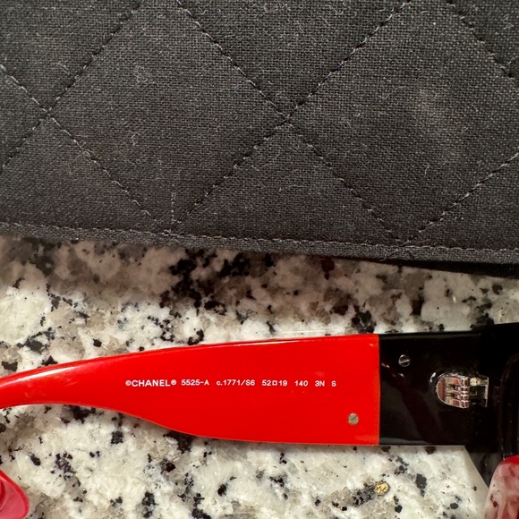 Chanel sunglasses - Picture 6 of 7